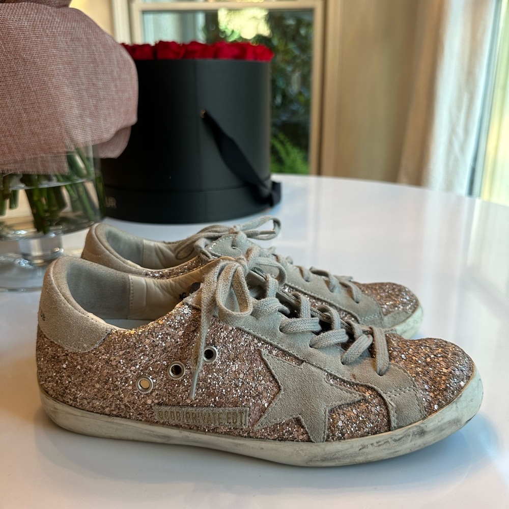 LIMITED EDT GOLDEN GOOSE SNEAKERS WITH DUST BAG. SIZE 40